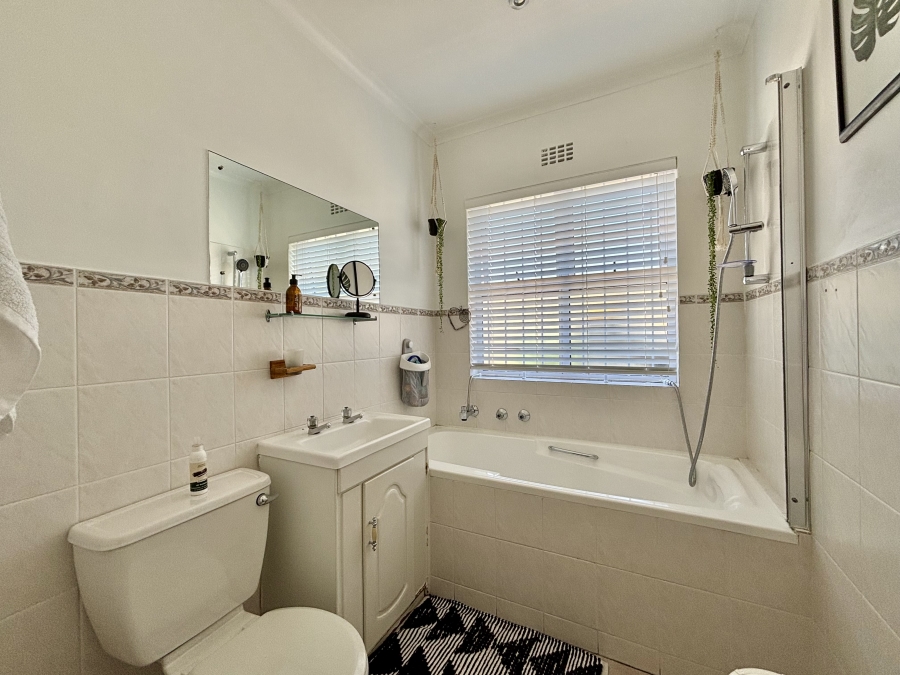 3 Bedroom Property for Sale in Sunningdale Western Cape